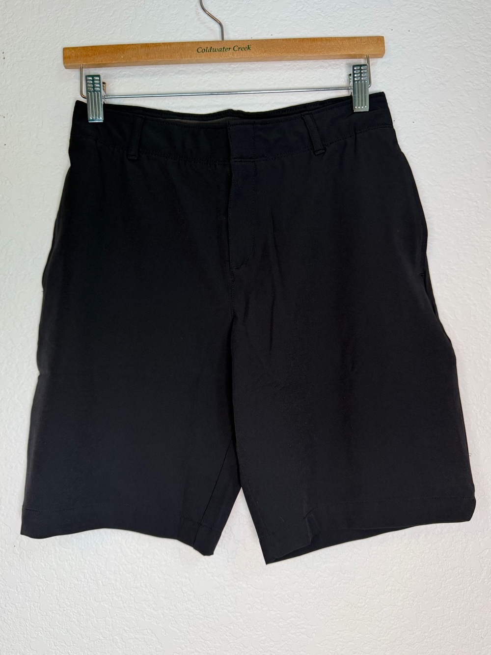 Under Armour Women’s Black Flat Front Performance Golf Shorts,‎ Size 6